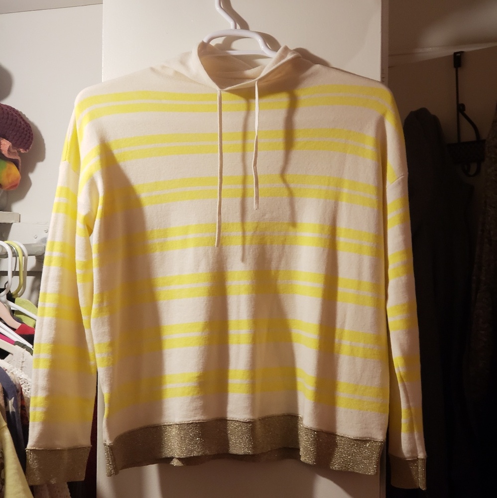 Yellow amd striped pull over. Size L